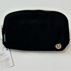 Lululemon Everywhere Belt Bag 1L Black Gold Vapor Wordmark NWT Limited Edition